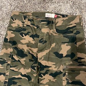 Camo skinny pants